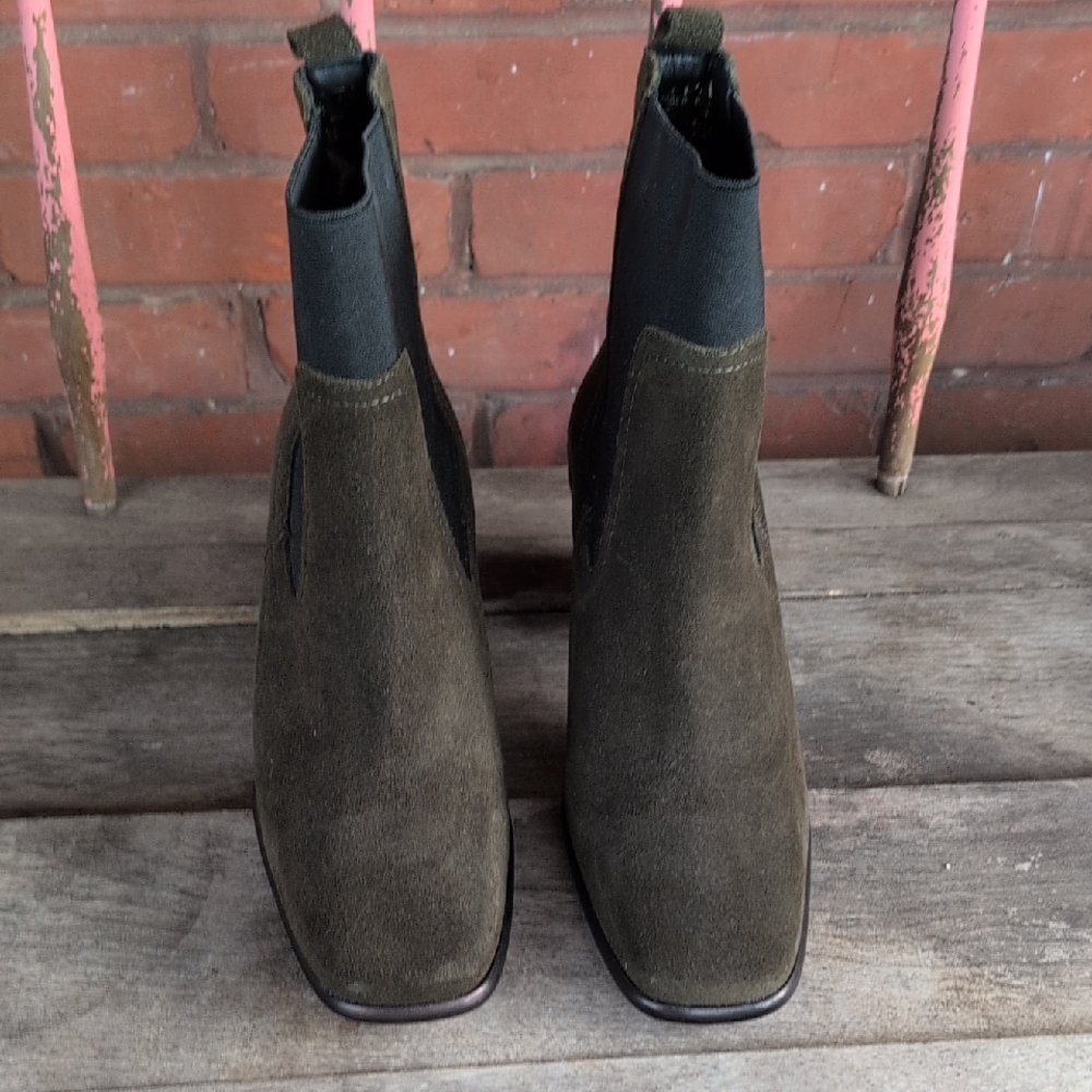 Suede Chelsea Boots - Olive Green